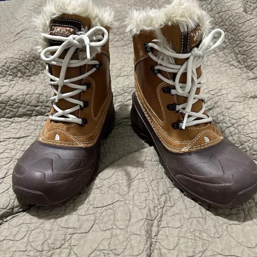 The North Face KIDS SHELLISTA EXTREME WATERPROOF BOOTS Size 5. A611